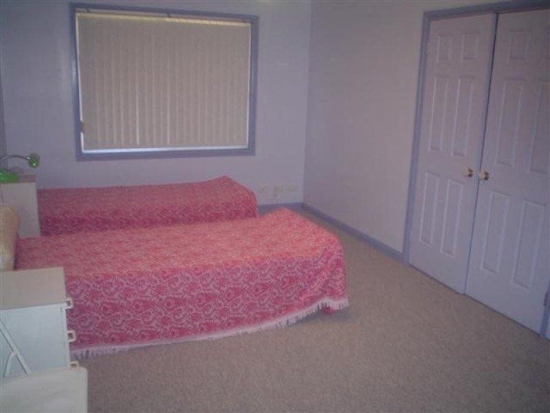 215 Grand Parade, Bonnells Bay NSW 2264