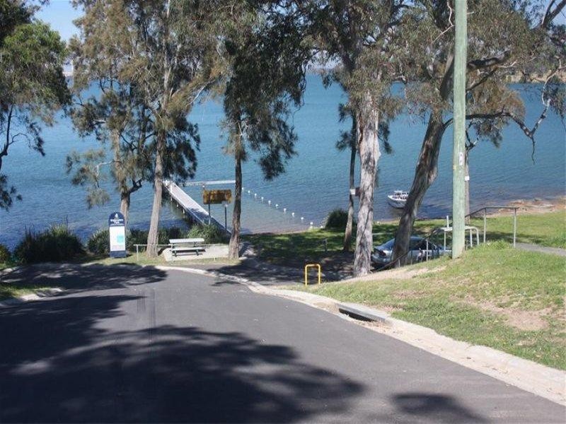 6 Lake View Avenue, Brightwaters NSW 2264