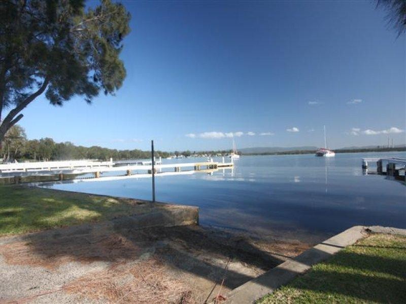 113 Grand Parade, Bonnells Bay NSW 2264