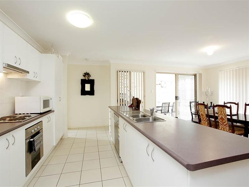 8 Eloise Place, Sumner QLD 4074