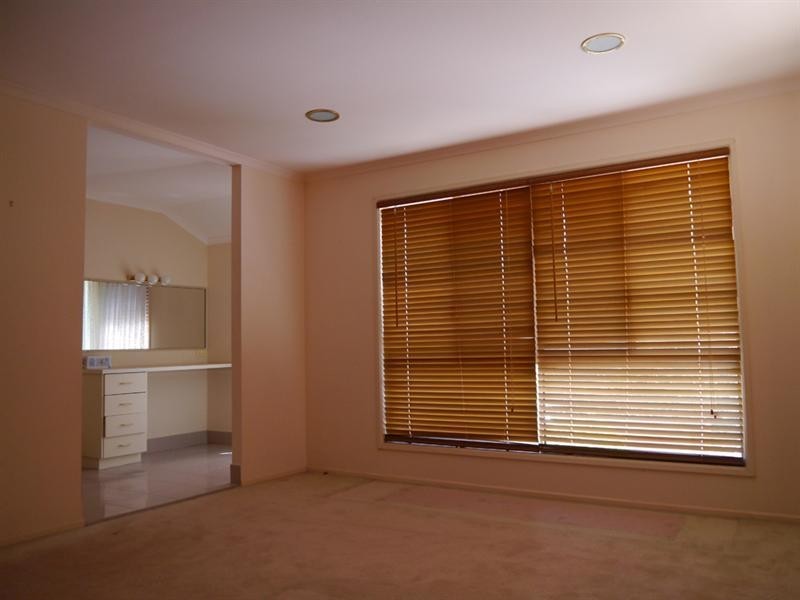 Mount Ommaney QLD 4074