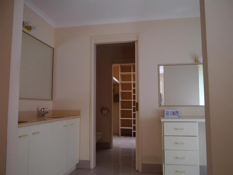 Mount Ommaney QLD 4074