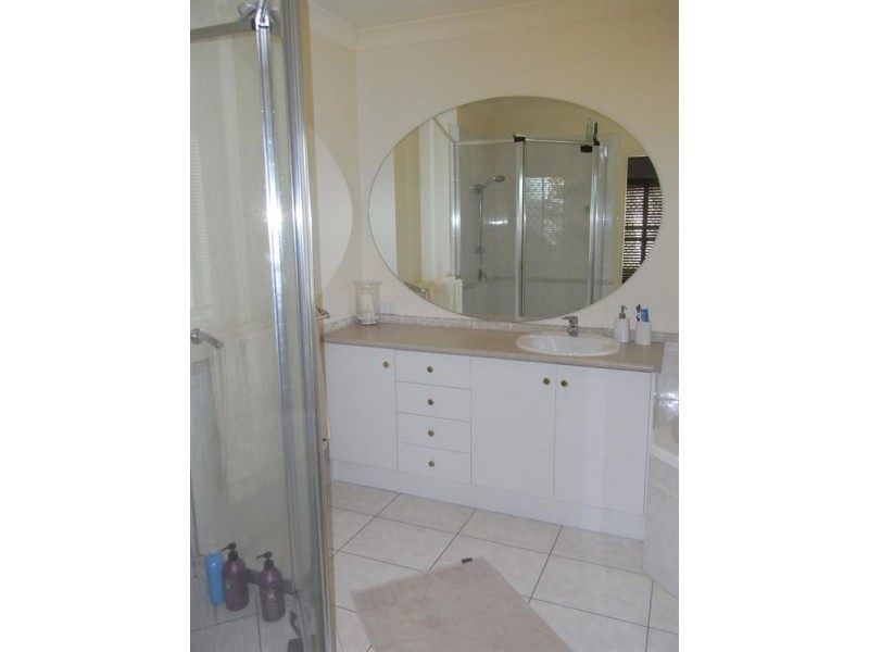 Seventeen Mile Rocks QLD 4073