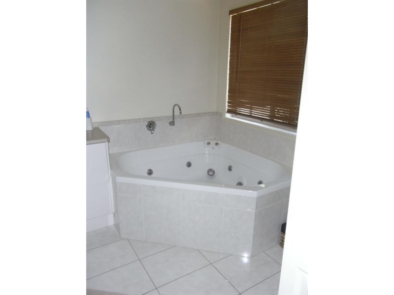 Seventeen Mile Rocks QLD 4073