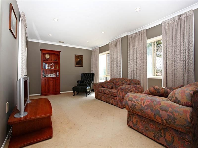 1 Saxby Close, Middle Park QLD 4074