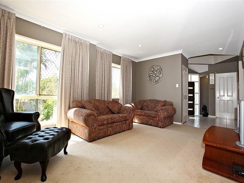 1 Saxby Close, Middle Park QLD 4074