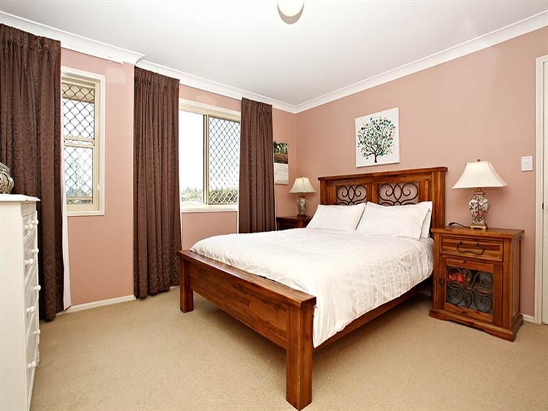 1 Saxby Close, Middle Park QLD 4074
