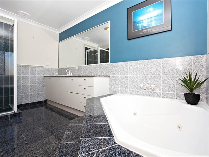 1 Saxby Close, Middle Park QLD 4074