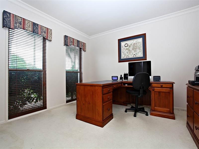 23 Edward Place, Sinnamon Park QLD 4073