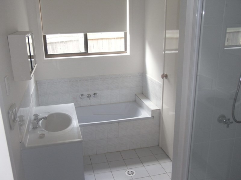 35 Dove Tree Crescent, Sinnamon Park QLD 4073