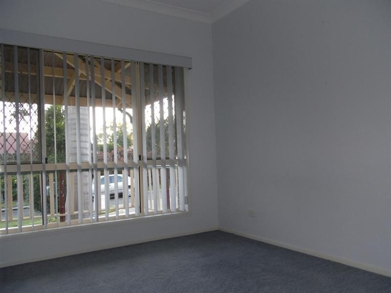 4 Curlew Place, Riverhills QLD 4074