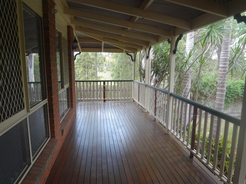 4 Curlew Place, Riverhills QLD 4074