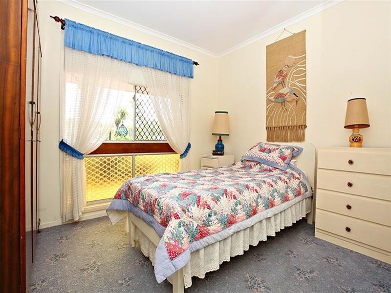 2 Flag Street, Jamboree Heights QLD 4074