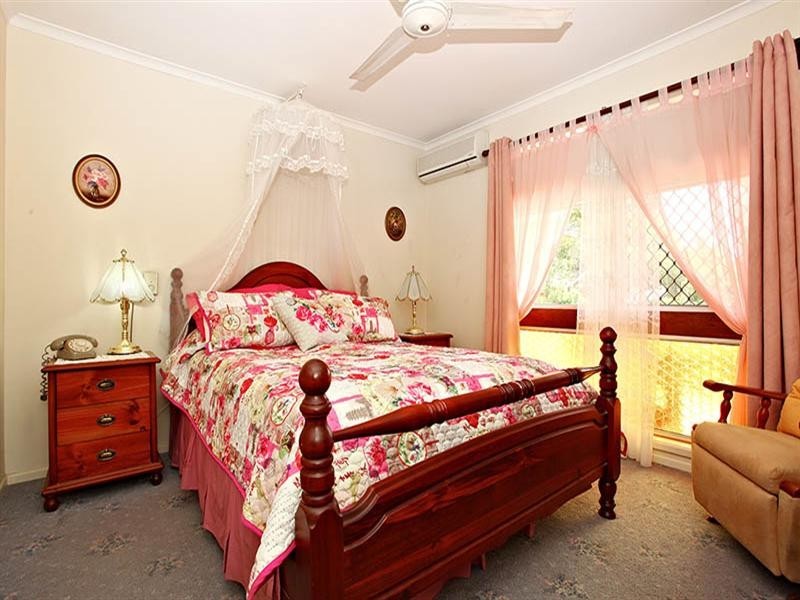 2 Flag Street, Jamboree Heights QLD 4074