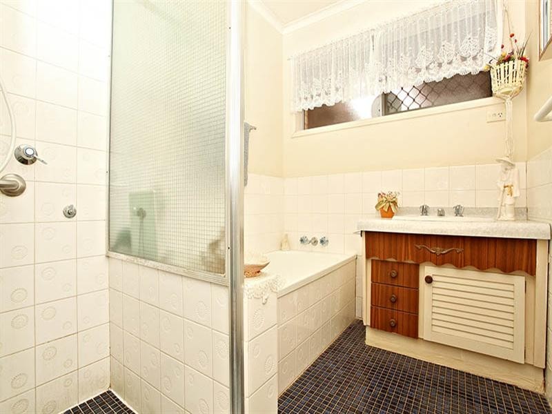 2 Flag Street, Jamboree Heights QLD 4074