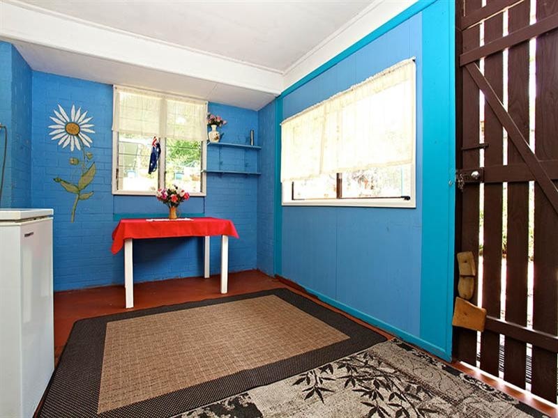 2 Flag Street, Jamboree Heights QLD 4074