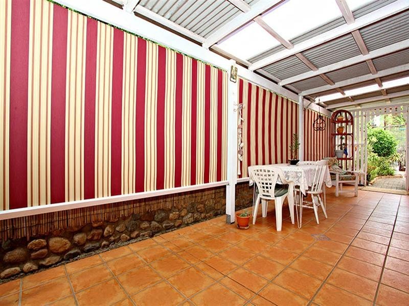 2 Flag Street, Jamboree Heights QLD 4074