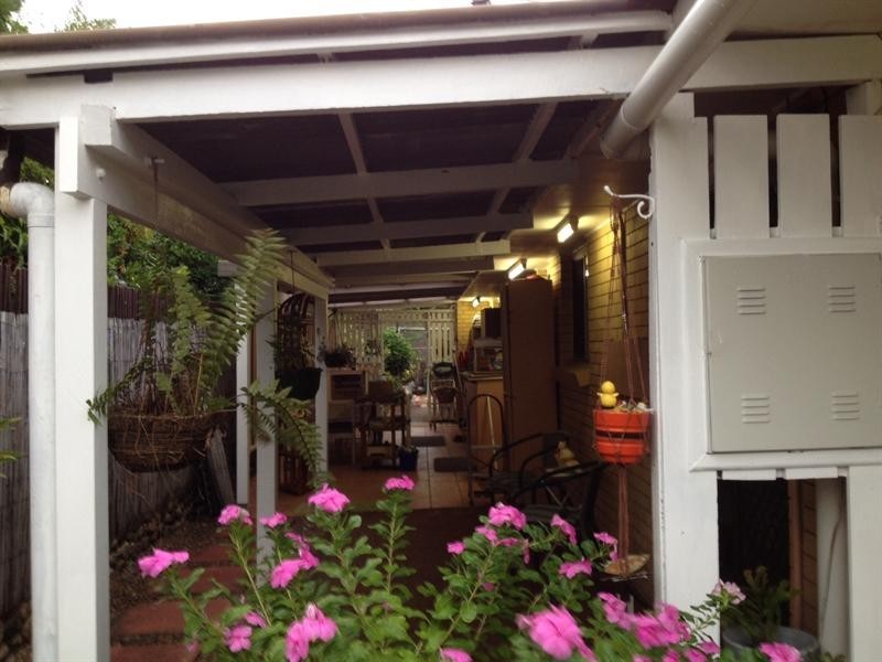 2 Flag Street, Jamboree Heights QLD 4074