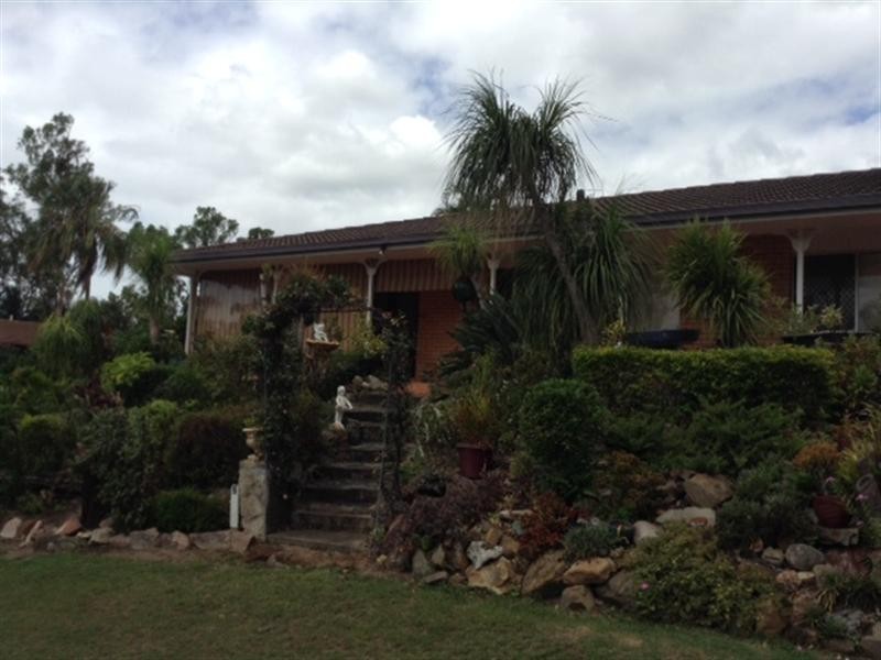 2 Flag Street, Jamboree Heights QLD 4074