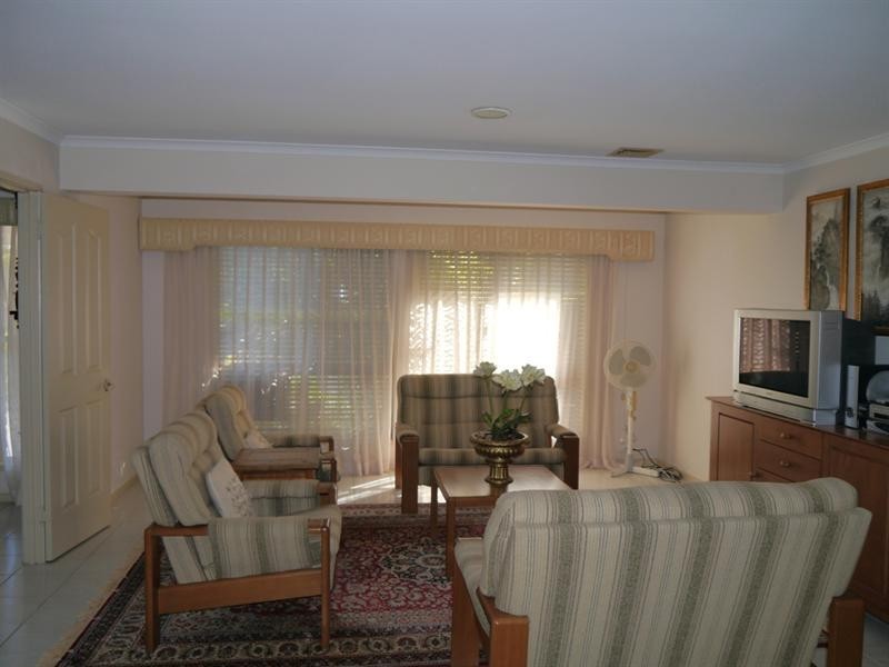 5 Bondel Place, Mount Ommaney QLD 4074