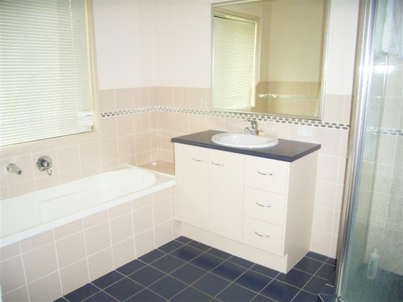 Seventeen Mile Rocks QLD 4073