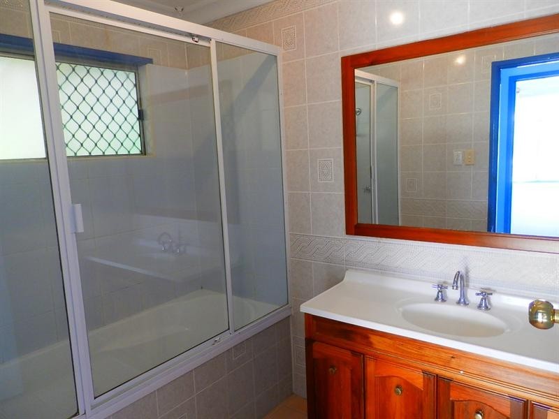 Seventeen Mile Rocks QLD 4073