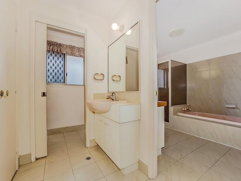 Mount Ommaney QLD 4074