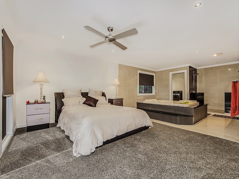 Mount Ommaney QLD 4074