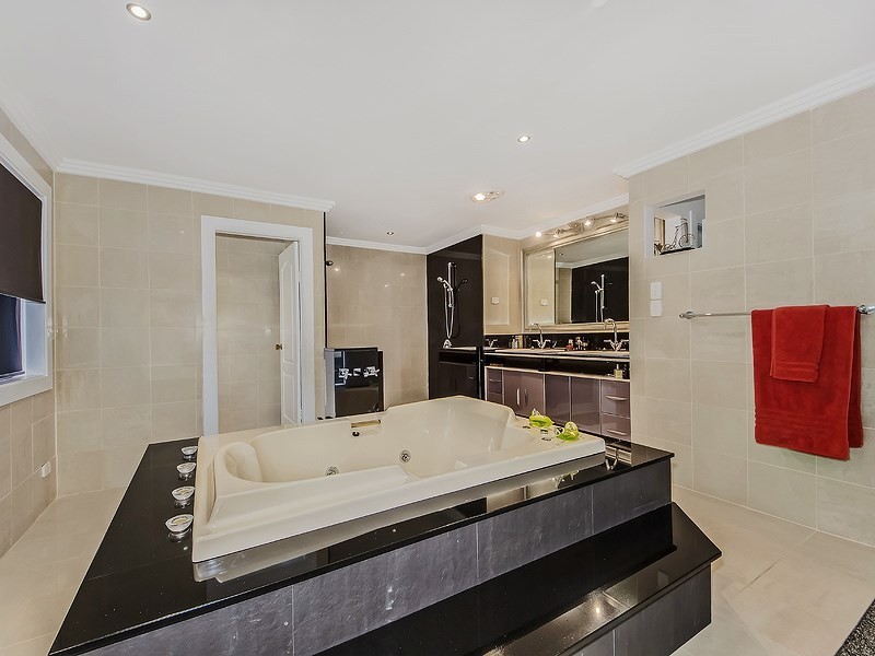 Mount Ommaney QLD 4074