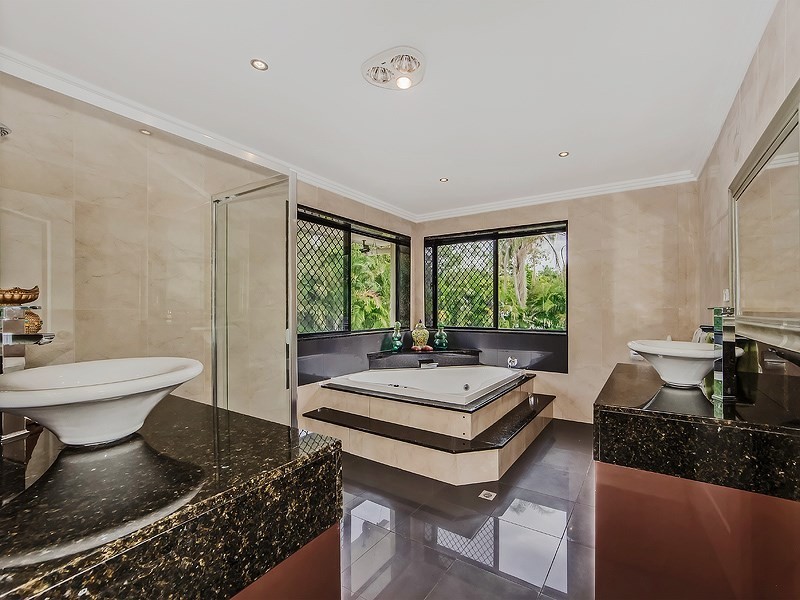 Mount Ommaney QLD 4074