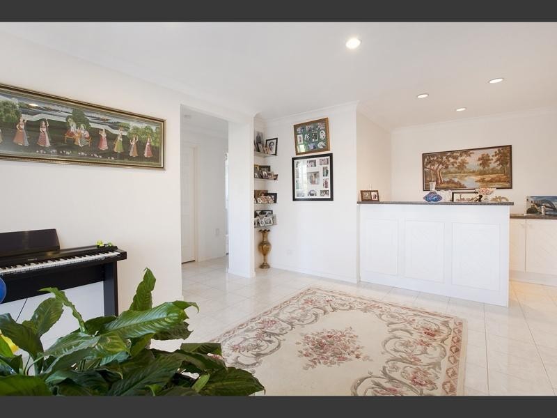 Mount Ommaney QLD 4074