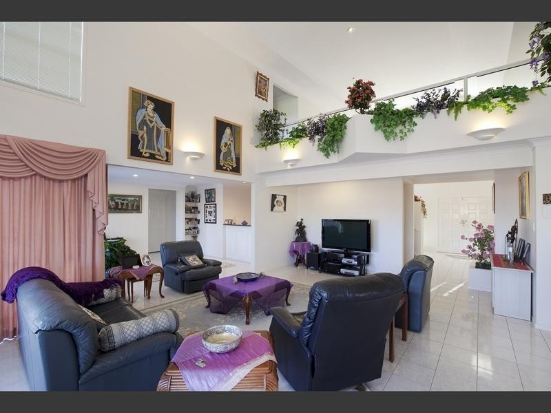 Mount Ommaney QLD 4074