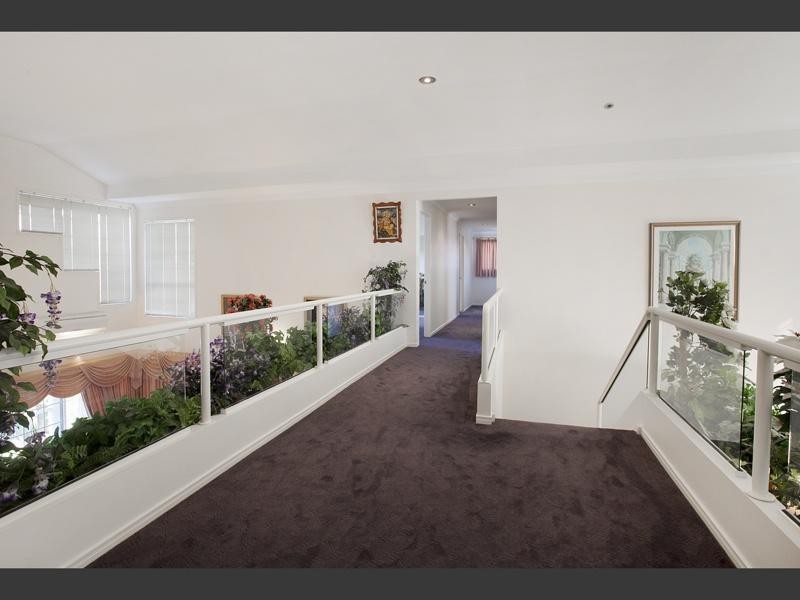 Mount Ommaney QLD 4074