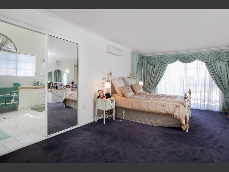 Mount Ommaney QLD 4074