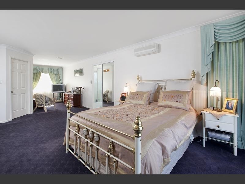 Mount Ommaney QLD 4074