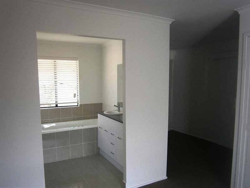 Mount Ommaney QLD 4074