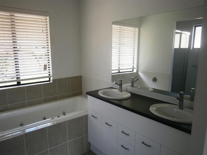 Mount Ommaney QLD 4074