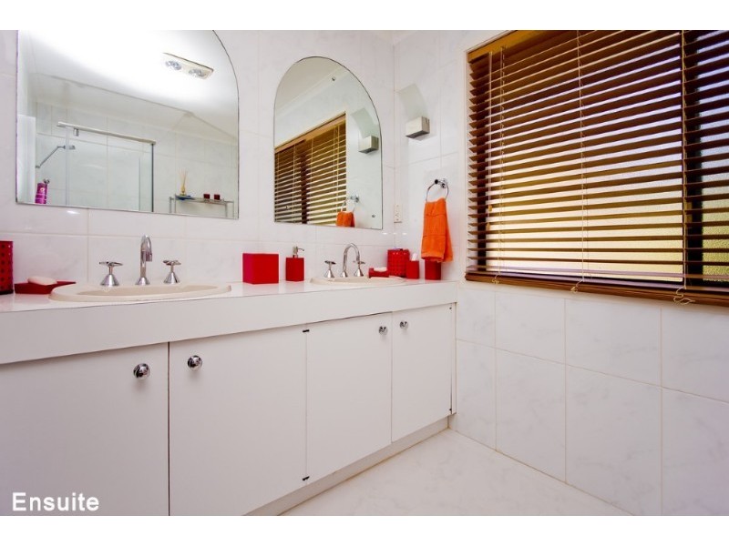 Mount Ommaney QLD 4074