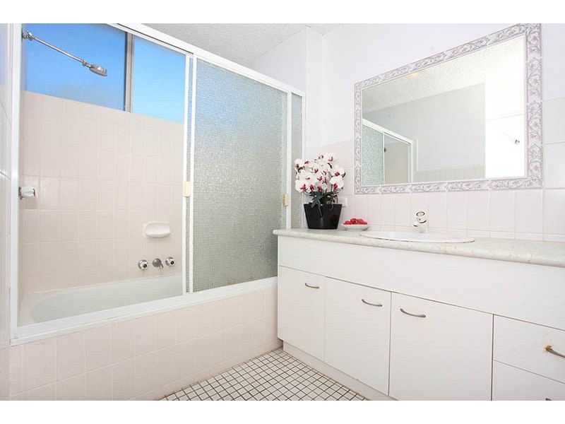 10/70 swann Road, Taringa QLD 4068