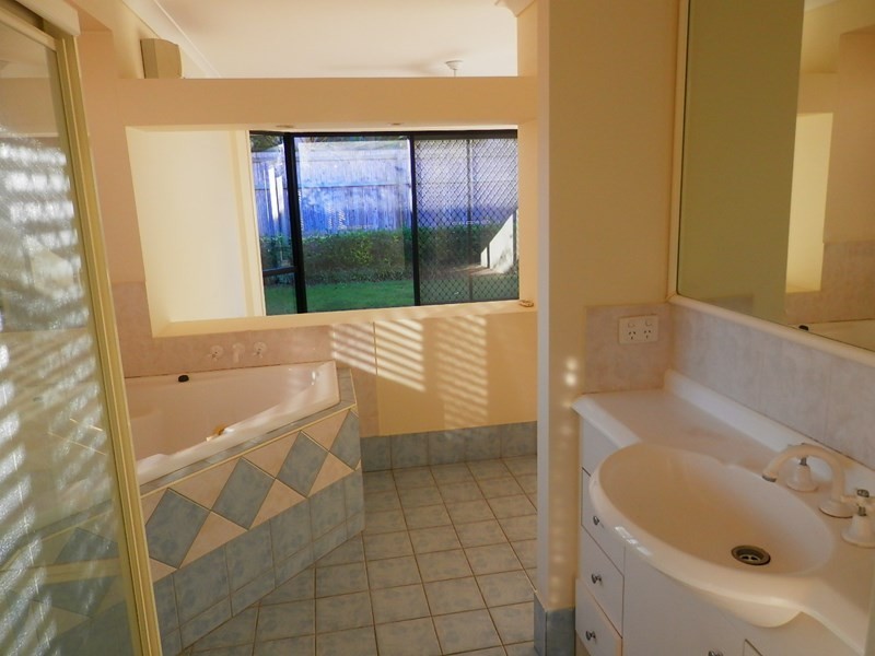 30 Bellfield Place, Westlake QLD 4074