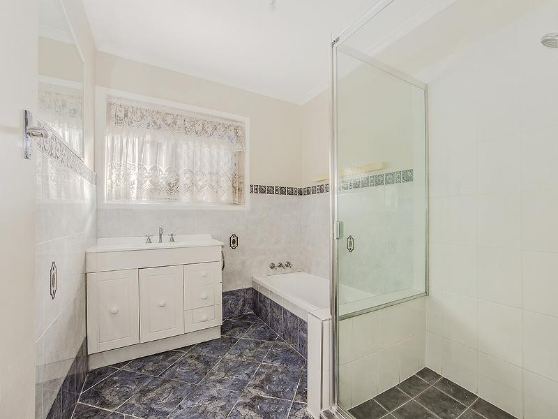 42 Buffalo Street, Riverhills QLD 4074