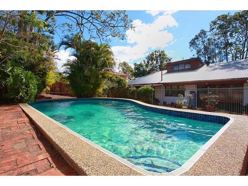 1 Tolaga, Westlake QLD 4074