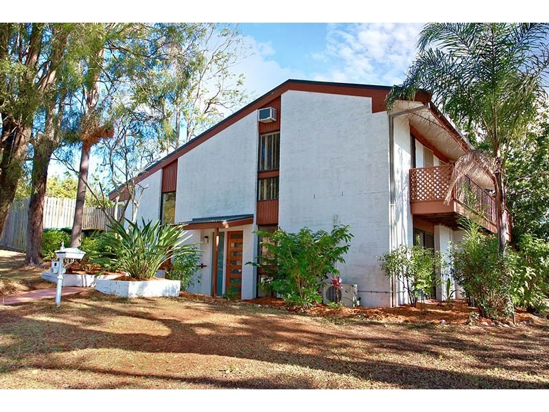 1 Tolaga, Westlake QLD 4074