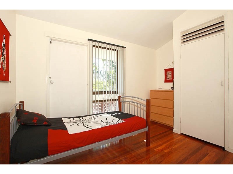 1 Tolaga, Westlake QLD 4074