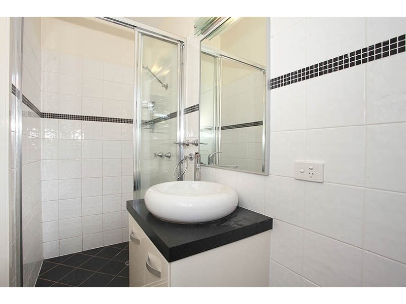 1 Tolaga, Westlake QLD 4074