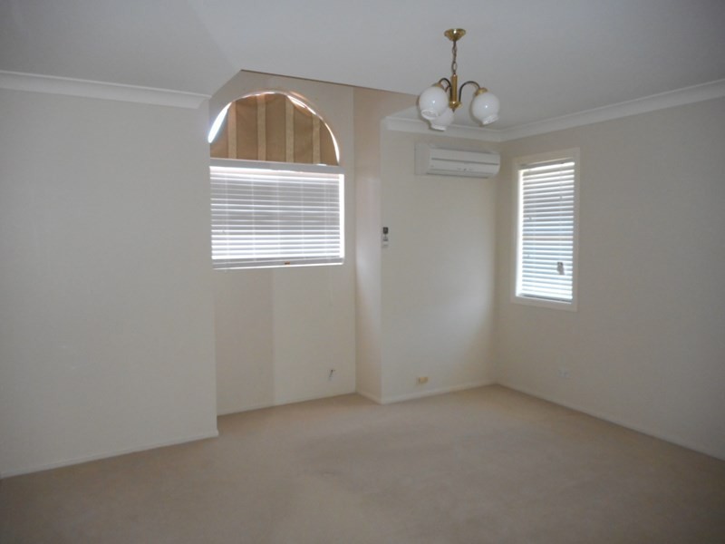 Mount Ommaney QLD 4074