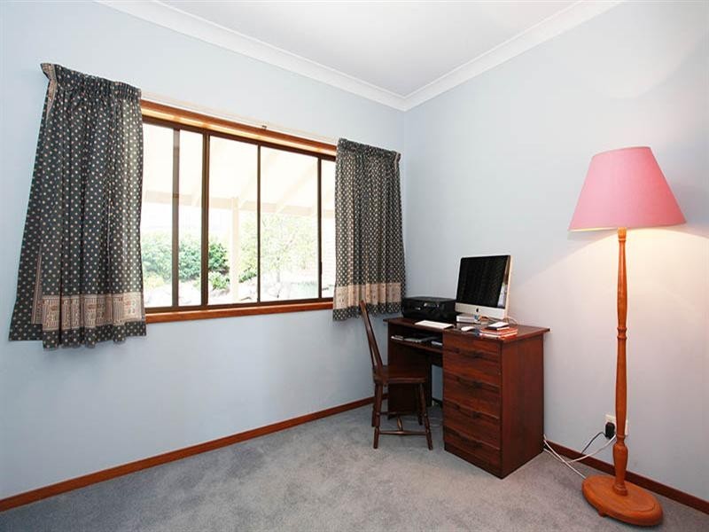 2 Bowles Court, Mount Ommaney QLD 4074