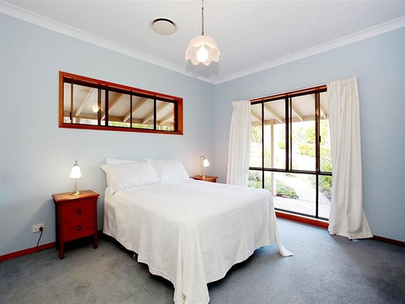 2 Bowles Court, Mount Ommaney QLD 4074