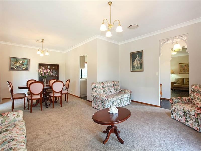 2 Bowles Court, Mount Ommaney QLD 4074