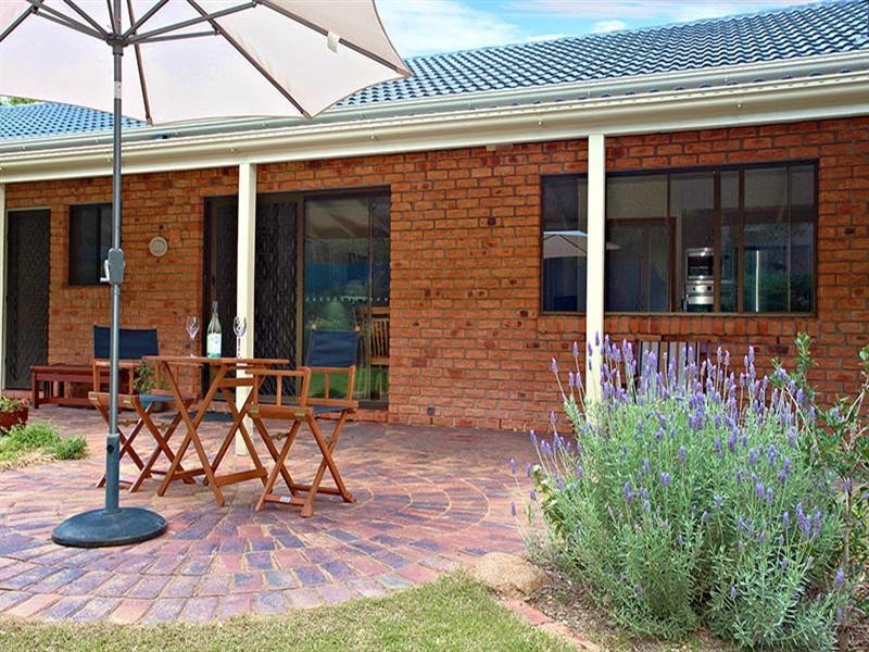 2 Bowles Court, Mount Ommaney QLD 4074